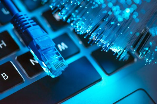 From Cables to Connections: How Fiber Optics Expand Global Internet Reach